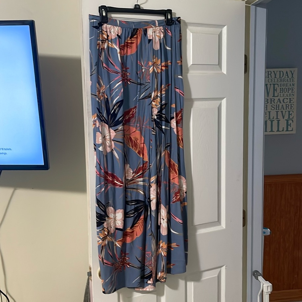 Floral, high waisted skirt